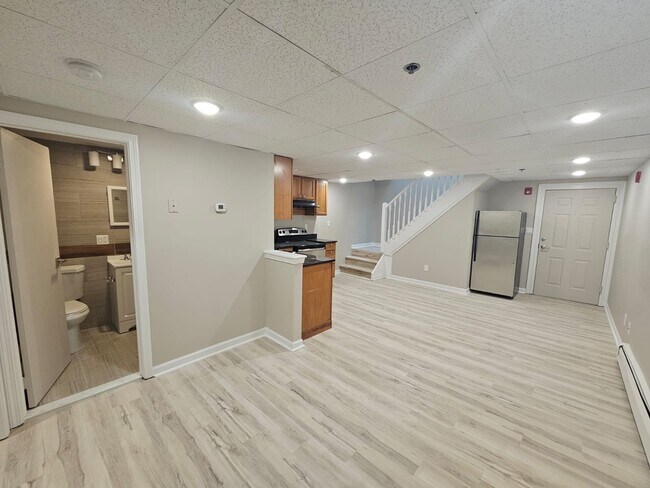 Unit 304 2BD Plus office - 2 Floors - The Village at 82 Main Rental