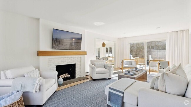 Building Photo - 635 Water Mill Towd Rd Rental