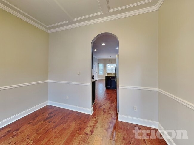 Photo - 3725 Warwick Way