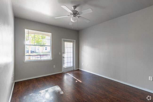 3BR, 2BA - 1100 SF - Rosemont at Laredo Vista- Income Restricted