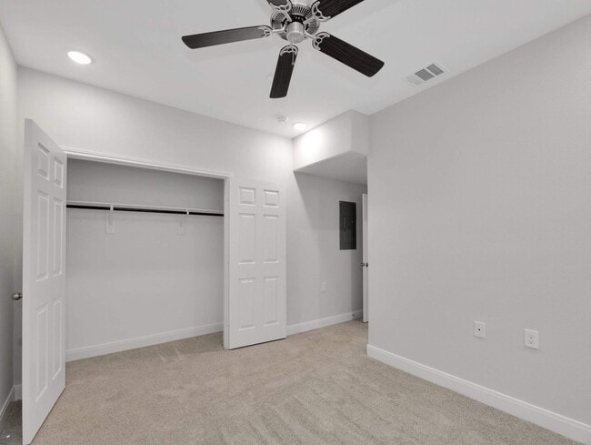 Photo - 430 Schmidt Rd