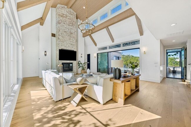 Photo - 5000 Creek Meadow