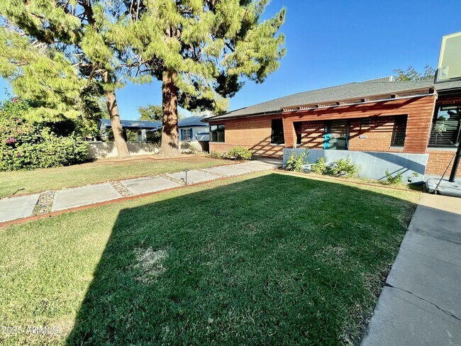 Photo - 1520 W Berridge Ln