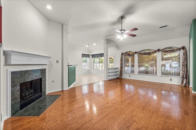 Photo - 118 W Russet Grove Cir