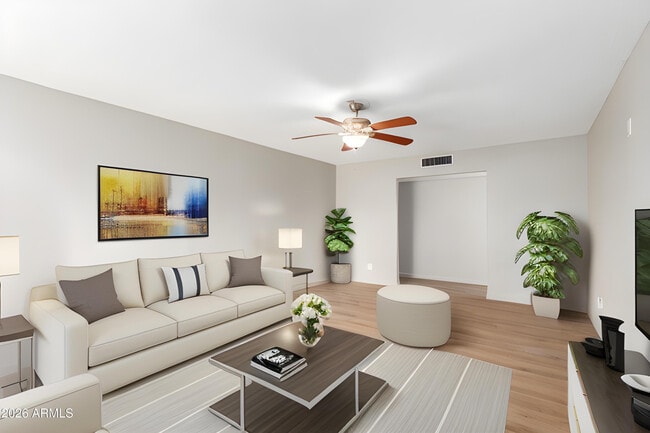 Photo - 103 E Del Rio Dr