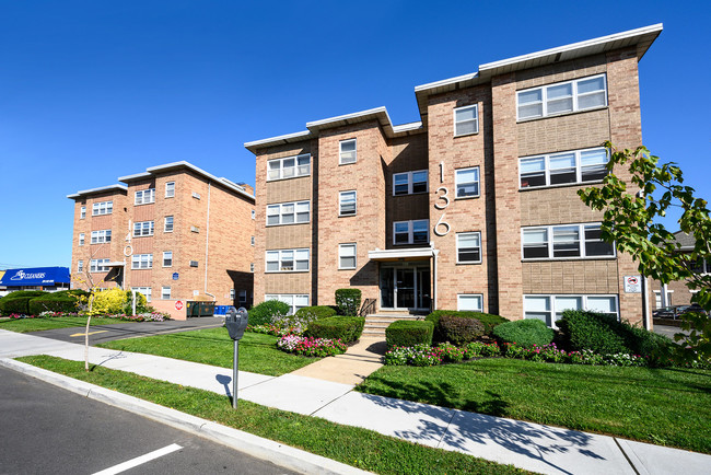 State Gardens - State Gardens Apartments