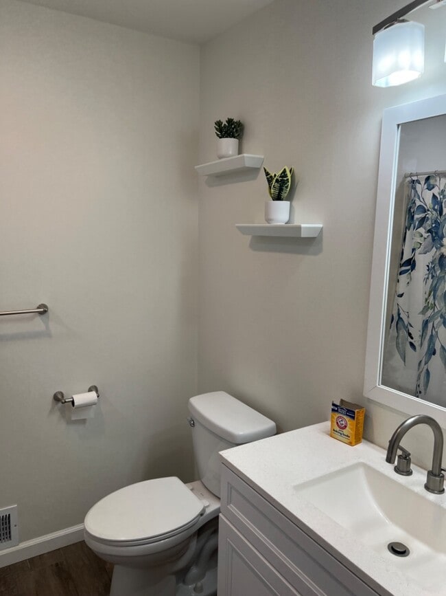 Building Photo - 72 Boyd St