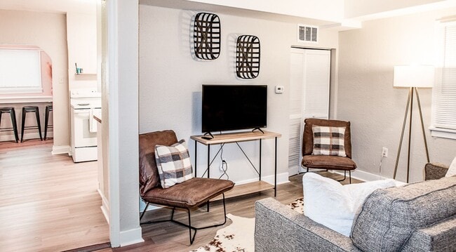 Photo - Cozy 2-Bedroom Home Near Sacred Heart, Shriners, and Deaconess