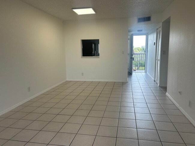 Photo - 7860 NW 50th St Unit 305