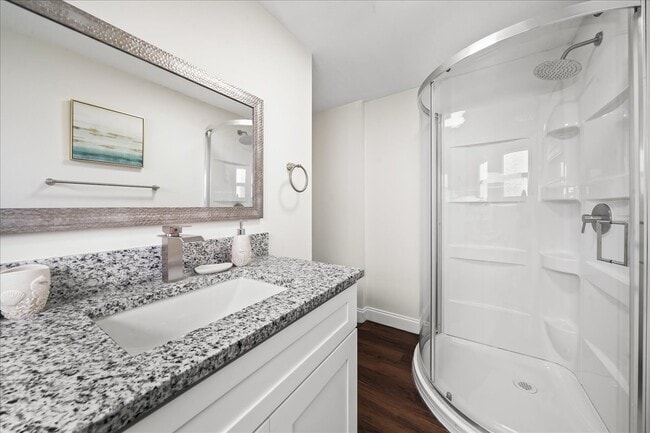 2nd Bathroom - 1610 Glen Haven Dr