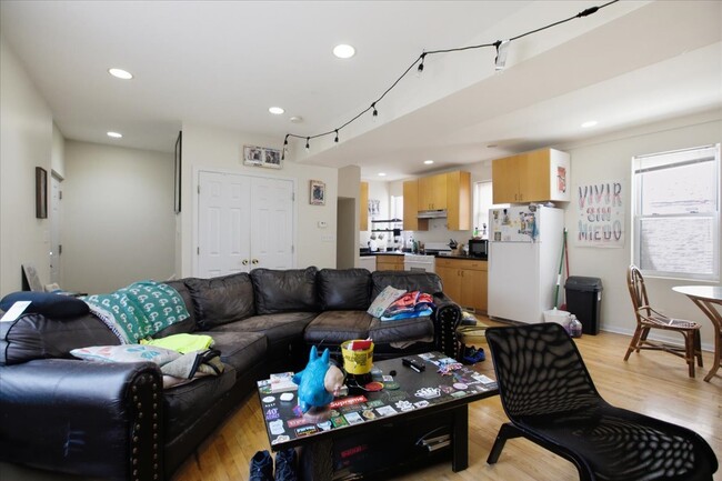 Photo - 518 N May St