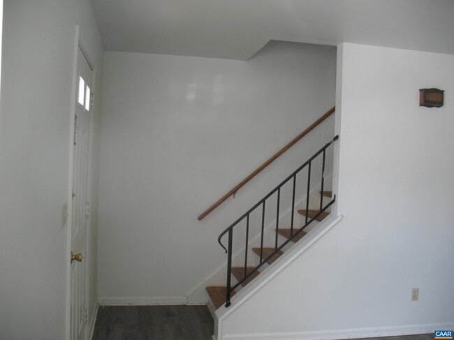 Photo - 270 Albert Ct