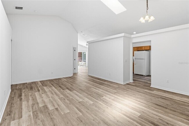 Photo - 210 Pine Cone Dr