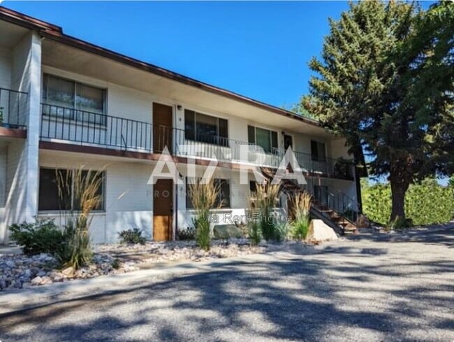 Building Photo - 461 Locust St Unit 2 2