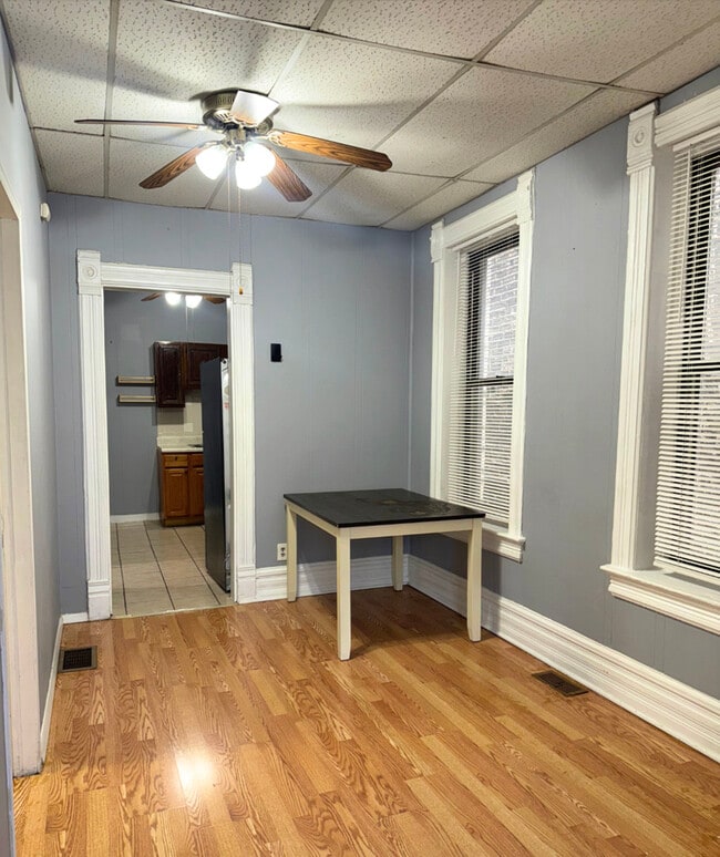 Photo - 940 W 31st Pl