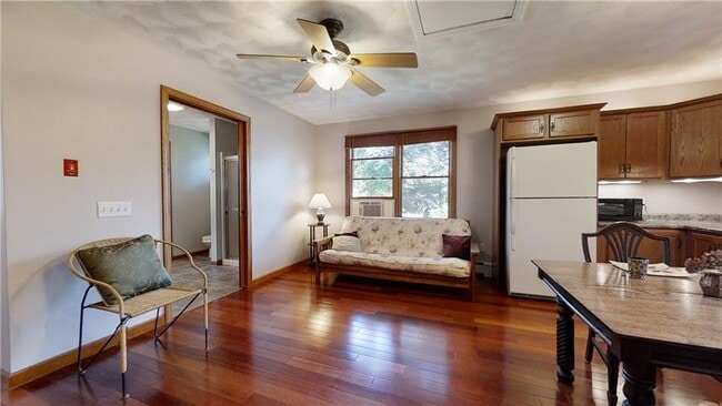 Photo - 121 Briarwood Dr