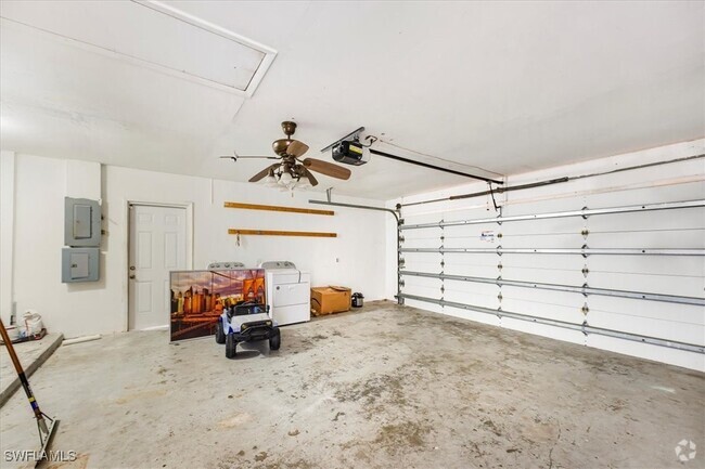 Building Photo - 915 SE 20th St Rental