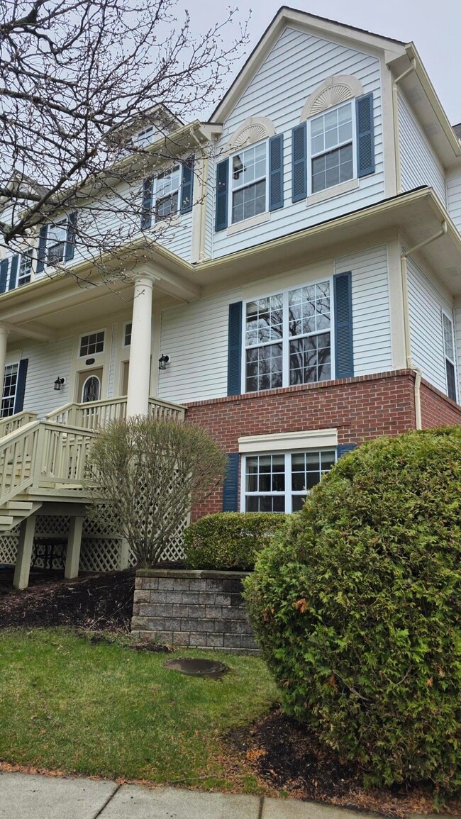 Building Photo - 1580 Kessler Ave