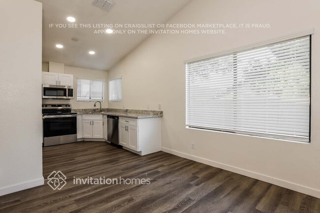 Photo - 921 S Val Vista Dr