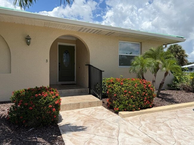 2334 Magdalina Dr