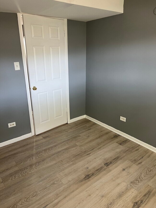 1st bedroom - 13946 S State St Unidad Garden apartment