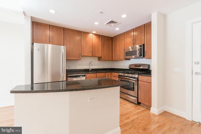 Photo - 525 N Fayette St Unit 420