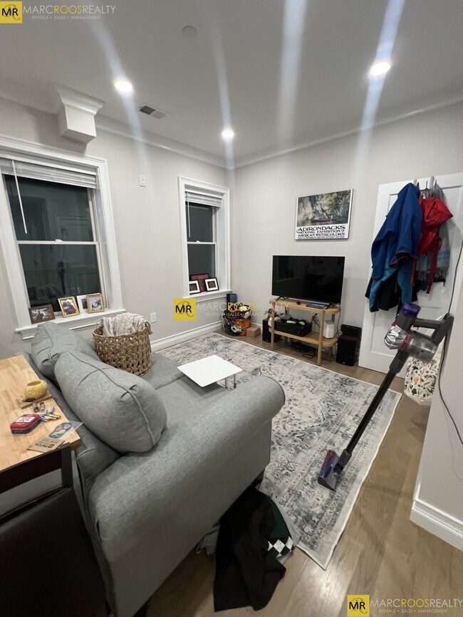 Photo - 14 Mount Hood Rd