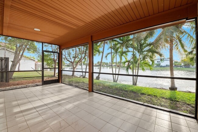 Photo - Stunning 4 Bed + Den | 3 Bath Waterfront Home – Miami, FL 33175