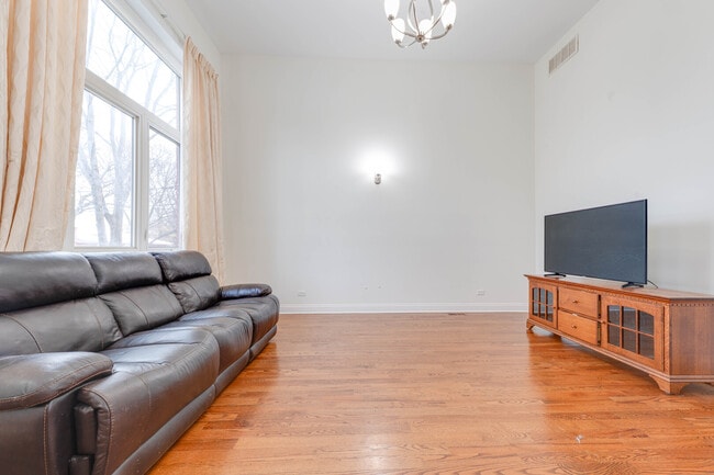 Photo - 2049 W 34th St