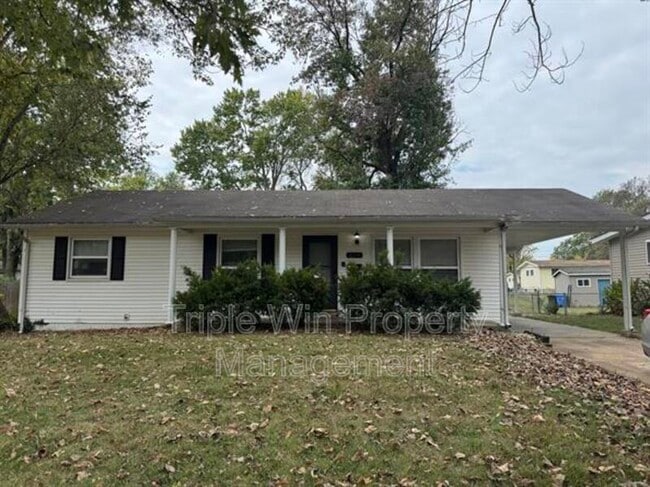 Photo - 220 Falcon Dr