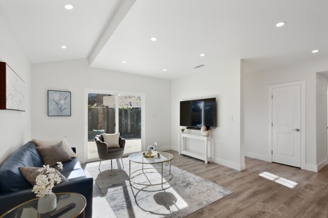 Photo - 1650 Colusa Ave