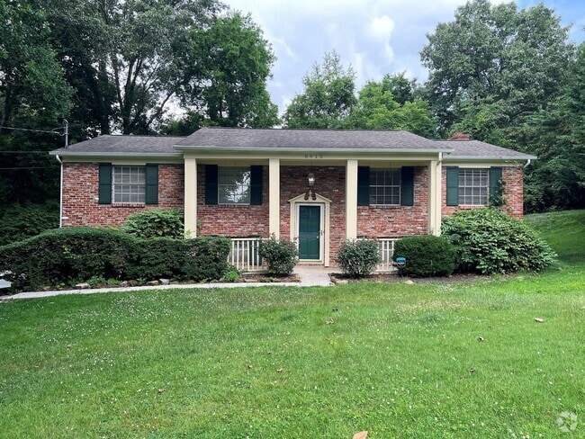 Building Photo - NEWLY UPDATED 4 BEDROOM IN CRESTWOOD HILLS... Rental