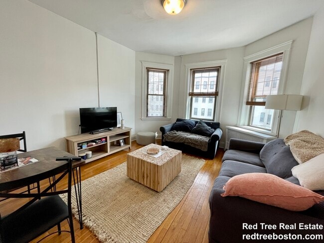 Building Photo - 1564 Commonwealth Ave Unit 5