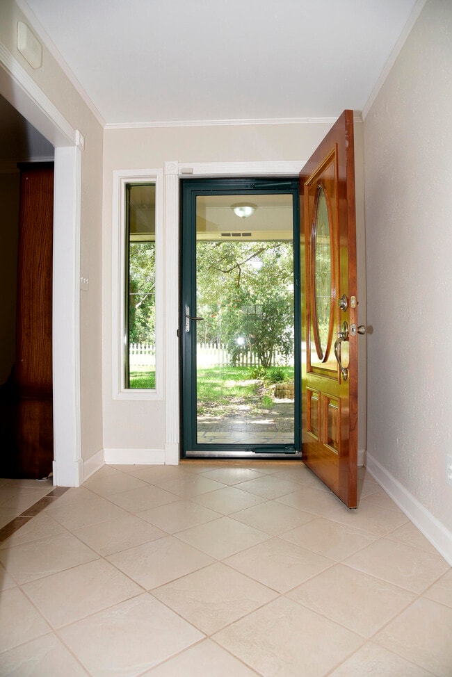 Photo - 218 Howard St