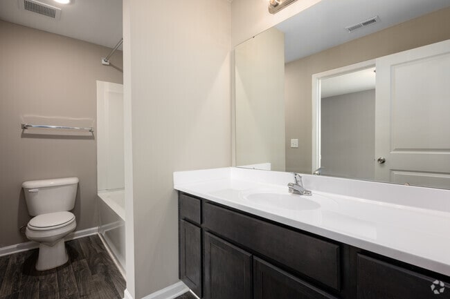 2BR, 2BA - 1,124SF - Primary Bathroom