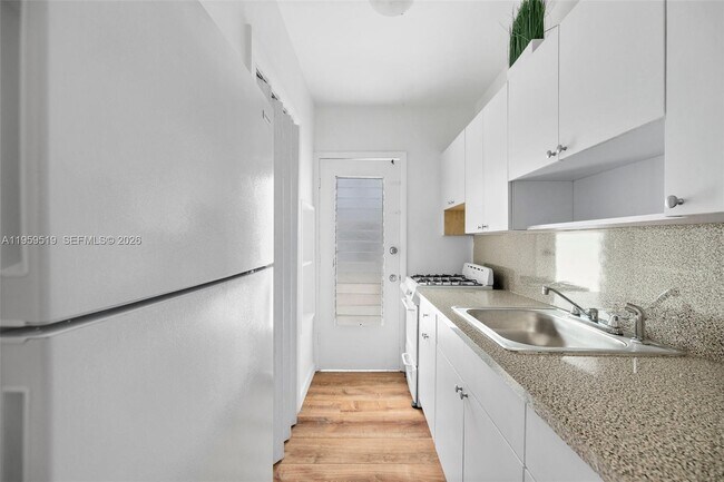 Building Photo - 7311 Gary Ave Unit 22