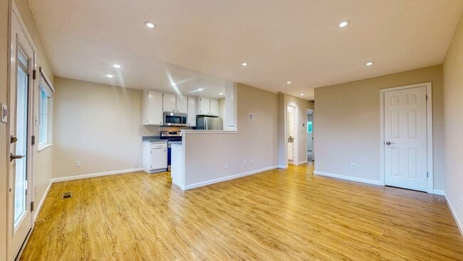 Building Photo - 1145 Edwards St Unit C