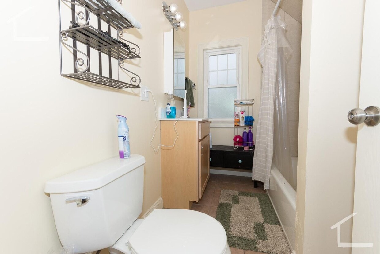 Big Brighton 5 Bed 2 Bath available 9/1 - Big Brighton 5 Bed 2 Bath available 9/1