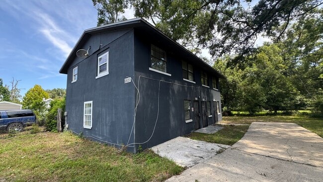 Building Photo - 2821 Moncrief Rd Unit 1