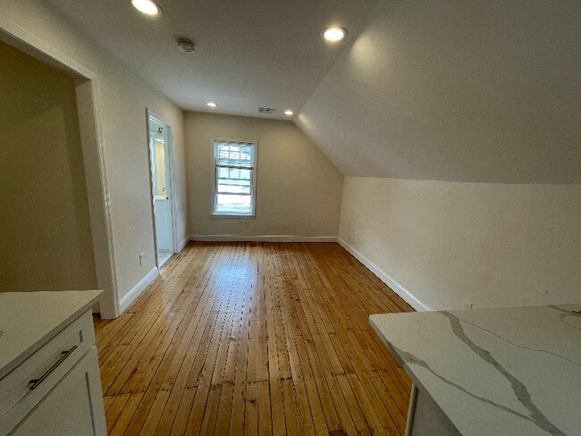 Photo - 21 E Transit St Unidad 3