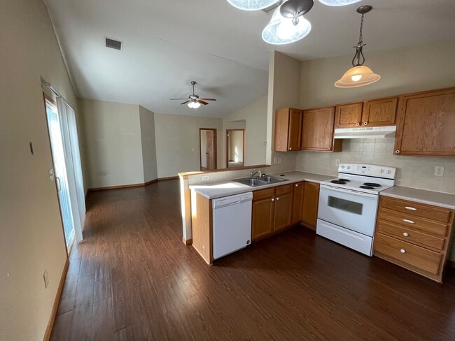 Photo - 1704 Clover Dr