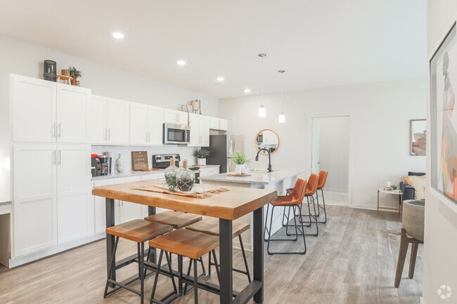 2BR, 2BA - 1055SF
