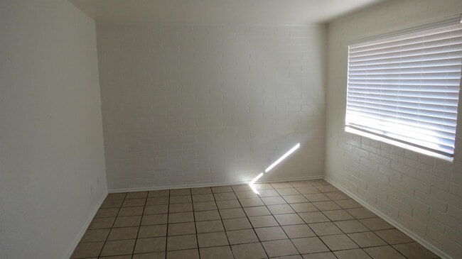 Photo - 4329 N Longview Ave Unit 2