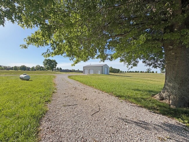 Photo - 5 Acres!! Country Home with Shop Building & Spacious Yard Available!