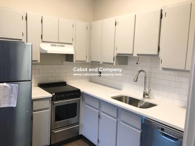 Building Photo - 473 Beacon St Unit 4F