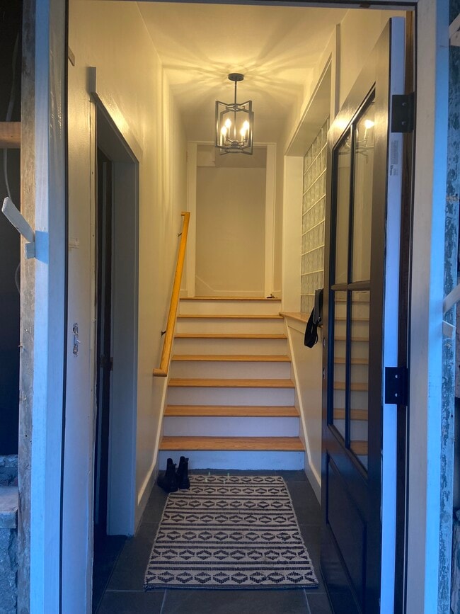 Building Photo - 206A Atlantic Ave Unit 2 Rental
