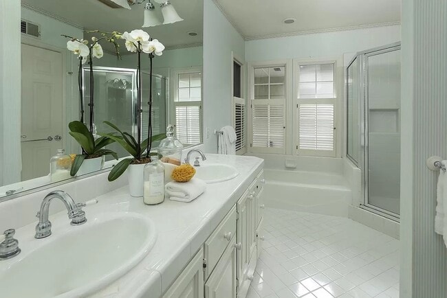 Photo - 325 Arden Rd