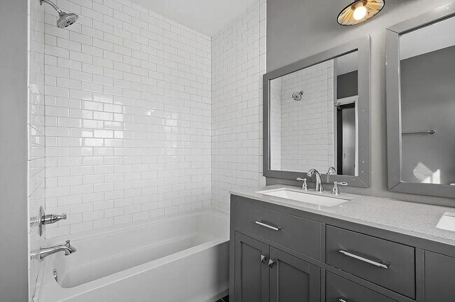 Photo - 2906 NE Tyler St Unidad 2