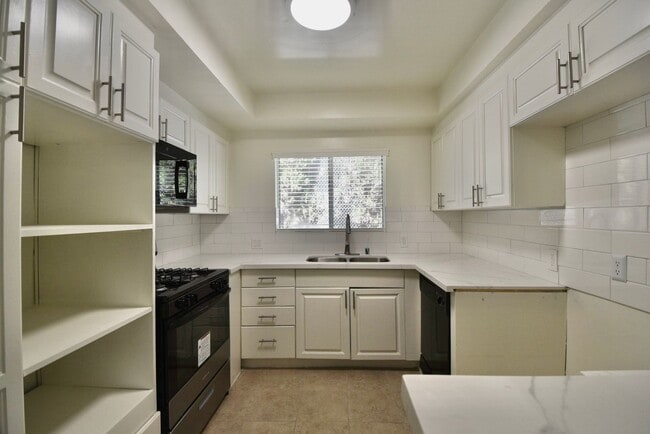 Photo - 14706 Dickens St Unidad 06