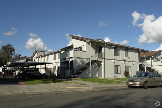 Lincoln Village Park Apartments - Lincoln Village Park Apartments